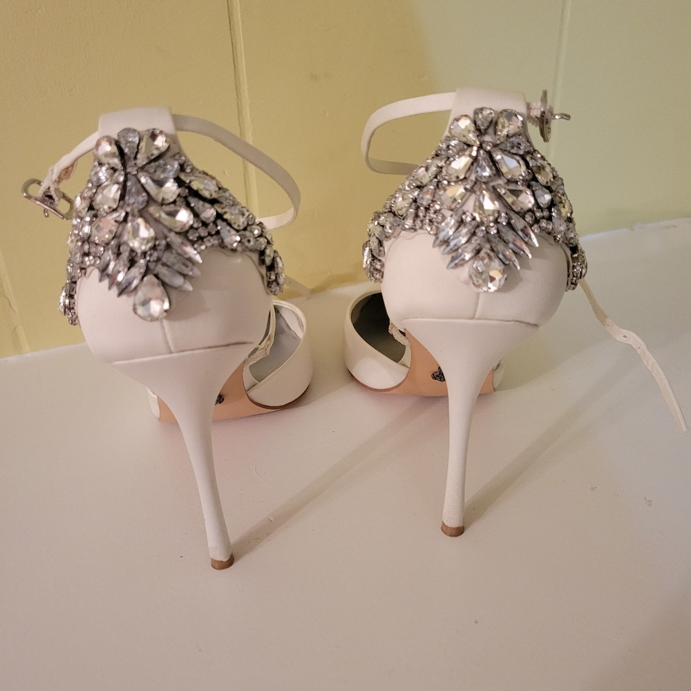 Vera Wang heels-pointy toe/ embellished back